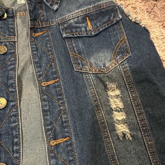Like new demin vest - Picture 2 of 4